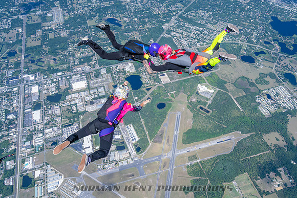 NKP-SIS-Sisters In Skydiving-Deland -NKP00751