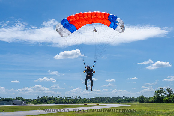 NKP-SIS-Sisters In Skydiving-Deland -NKP00781