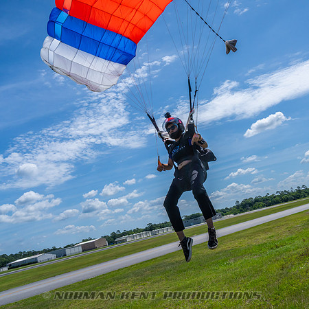 NKP-SIS-Sisters In Skydiving-Deland -NKP00783