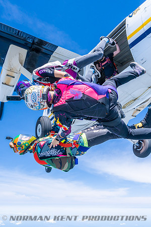 NKP-SIS-Sisters In Skydiving-Deland -NKP00787