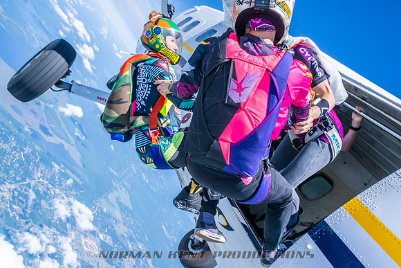 NKP-SIS-Sisters In Skydiving-Deland -NKP00786