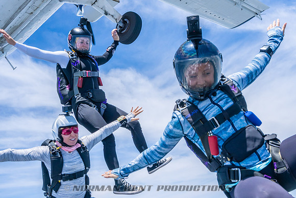 NKP-SIS-Sisters In Skydiving-Deland -NKP00856-2