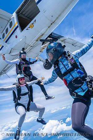 NKP-SIS-Sisters In Skydiving-Deland -NKP00855