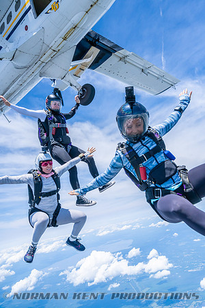 NKP-SIS-Sisters In Skydiving-Deland -NKP00856