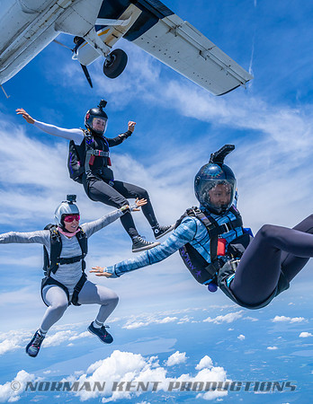 NKP-SIS-Sisters In Skydiving-Deland -NKP00857