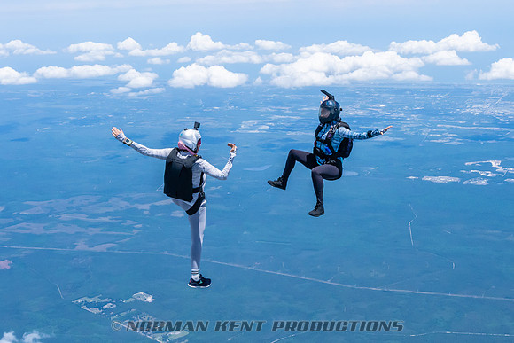 NKP-SIS-Sisters In Skydiving-Deland -NKP00866