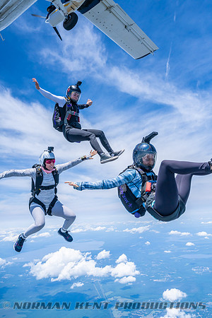 NKP-SIS-Sisters In Skydiving-Deland -NKP00858
