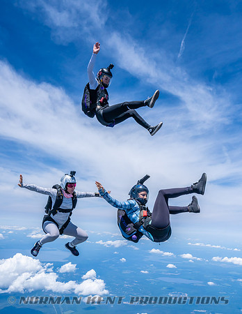NKP-SIS-Sisters In Skydiving-Deland -NKP00860