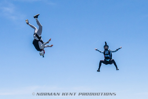 NKP-SIS-Sisters In Skydiving-Deland -NKP00879
