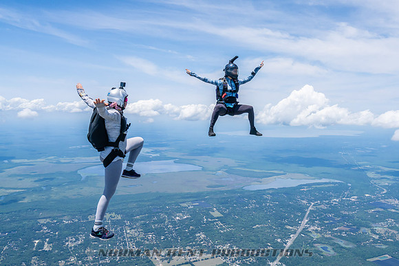 NKP-SIS-Sisters In Skydiving-Deland -NKP00893
