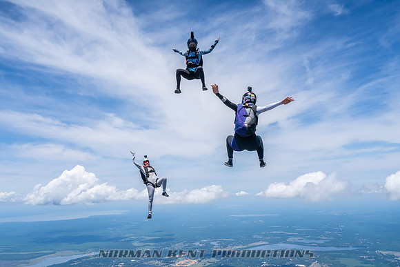 NKP-SIS-Sisters In Skydiving-Deland -NKP00898