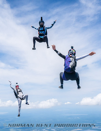 NKP-SIS-Sisters In Skydiving-Deland -NKP00898-2