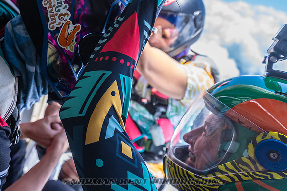 NKP-SIS-Sisters In Skydiving-Deland -NKP00912-2