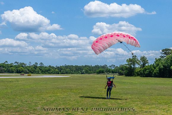 NKP-SIS-Sisters In Skydiving-Deland -NKP00903