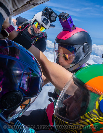 NKP-SIS-Sisters In Skydiving-Deland -NKP00916-2