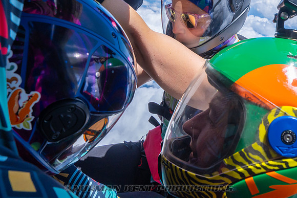 NKP-SIS-Sisters In Skydiving-Deland -NKP00916-3