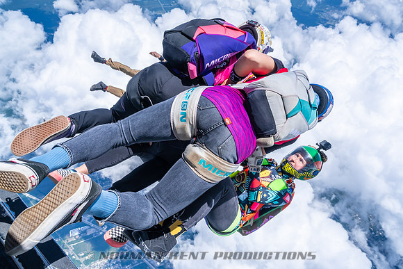 NKP-SIS-Sisters In Skydiving-Deland -NKP00918
