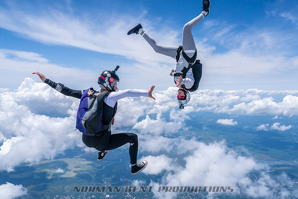 NKP-SIS-Sisters In Skydiving-Deland -NKP00951
