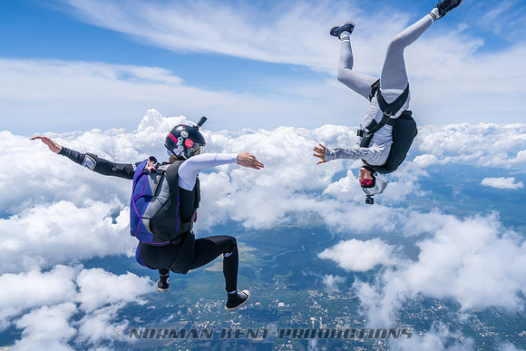 NKP-SIS-Sisters In Skydiving-Deland -NKP00952