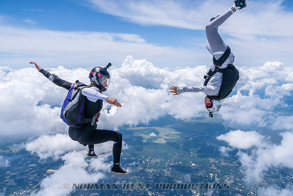 NKP-SIS-Sisters In Skydiving-Deland -NKP00953