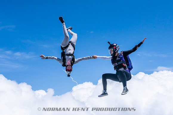 NKP-SIS-Sisters In Skydiving-Deland -NKP00975