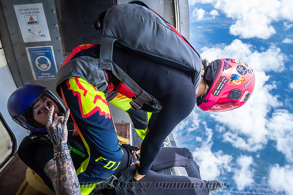 NKP-SIS-Sisters In Skydiving-Deland -NKP00999
