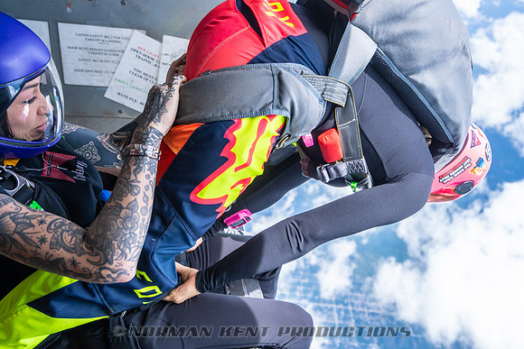 NKP-SIS-Sisters In Skydiving-Deland -NKP01000