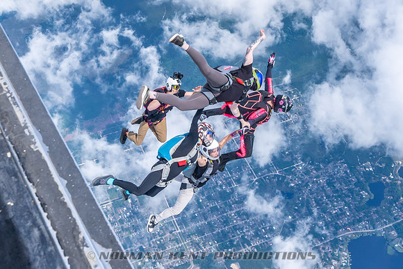 NKP-SIS-Sisters In Skydiving-Deland -NKP00998