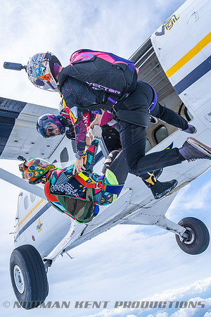 NKP-SIS-Sisters In Skydiving-Deland -NKP01013