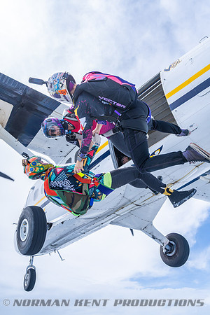 NKP-SIS-Sisters In Skydiving-Deland -NKP01014