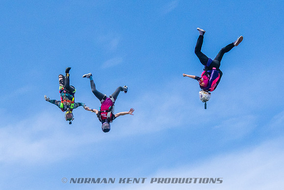 NKP-SIS-Sisters In Skydiving-Deland -NKP01051-2