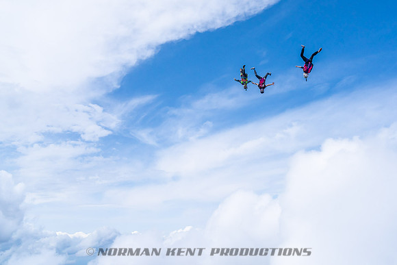 NKP-SIS-Sisters In Skydiving-Deland -NKP01051