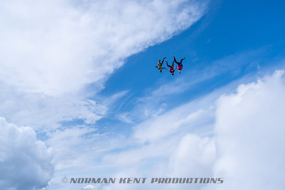 NKP-SIS-Sisters In Skydiving-Deland -NKP01055
