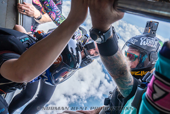 NKP-SIS-Sisters In Skydiving-Deland -NKP01075