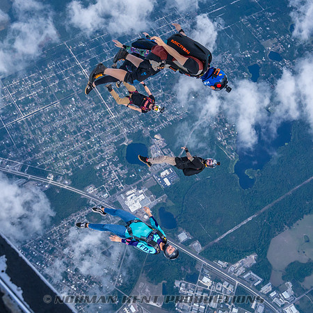NKP-SIS-Sisters In Skydiving-Deland -NKP01080