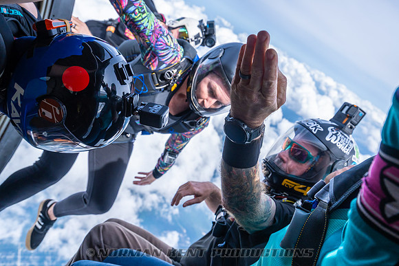 NKP-SIS-Sisters In Skydiving-Deland -NKP01076