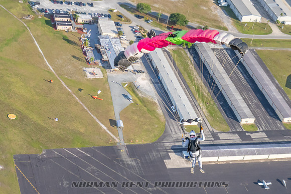 NKP-SIS-Sisters In Skydiving-Deland -NKP01223