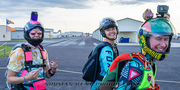 NKP-SIS-Sisters In Skydiving-Deland -NKP01278