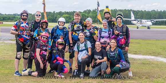 NKP-SIS-Sisters In Skydiving-Deland -NKP07957
