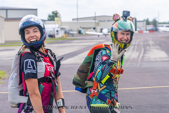 NKP-SIS-Sisters In Skydiving-Deland -NKP07963