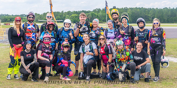 NKP-SIS-Sisters In Skydiving-Deland -NKP07948
