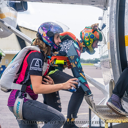 NKP-SIS-Sisters In Skydiving-Deland -NKP07971