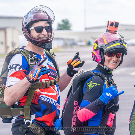 NKP-SIS-Sisters In Skydiving-Deland -NKP07981