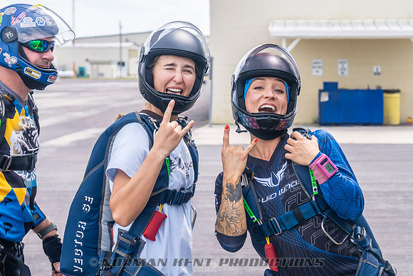 NKP-SIS-Sisters In Skydiving-Deland -NKP07978