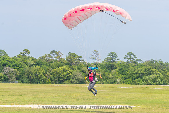 NKP-SIS-Sisters In Skydiving-Deland -NKP07986
