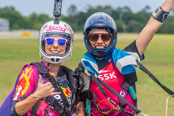 NKP-SIS-Sisters In Skydiving-Deland -NKP07994