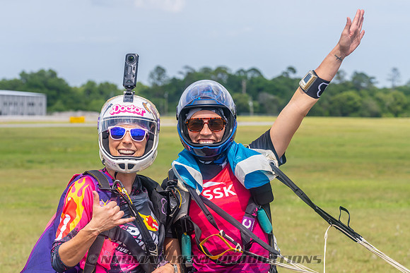 NKP-SIS-Sisters In Skydiving-Deland -NKP07995