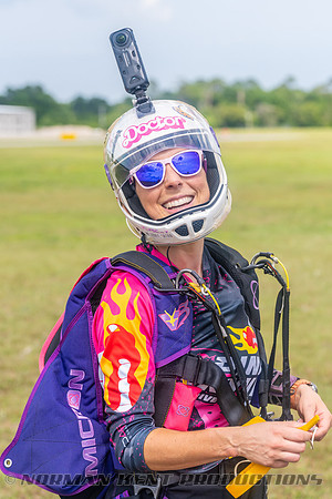 NKP-SIS-Sisters In Skydiving-Deland -NKP07997