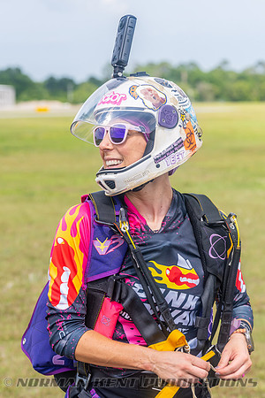NKP-SIS-Sisters In Skydiving-Deland -NKP07998