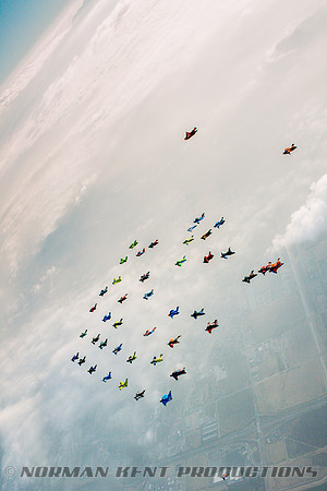 0166--NKP-Wingsuit Record 2015-7